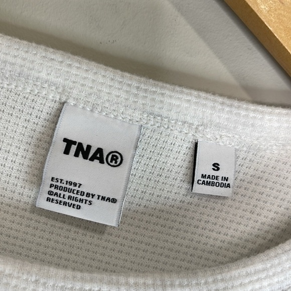 TNA Aritzia Light Gray Fitted Crop T-Shirt Waffle Knit Crewneck Leisure Size S - Picture 7 of 11